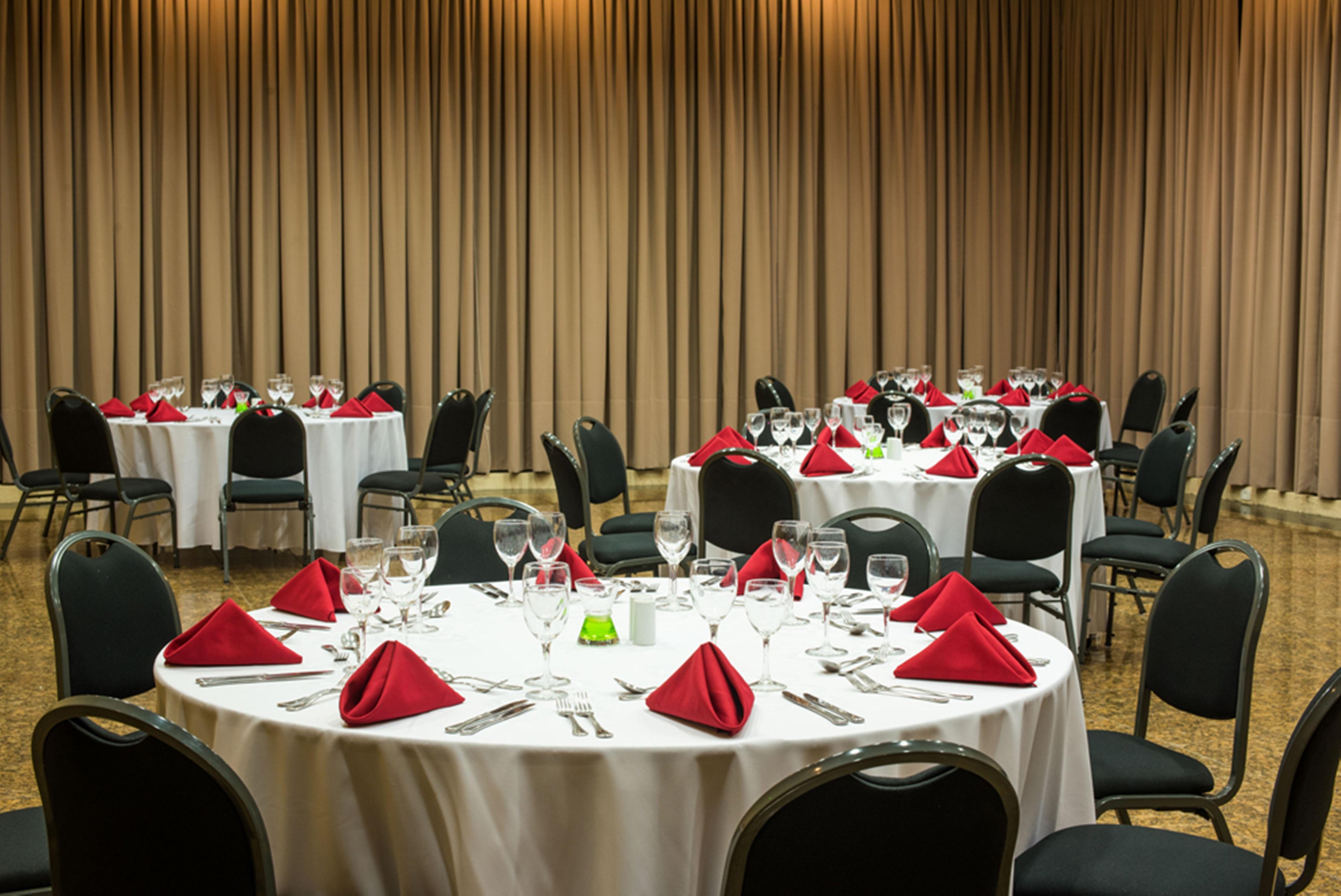 Vila Gale Cabo Cabo de Santo Agostinho Exteriör bild The ballroom at the 2016 World Congress Center